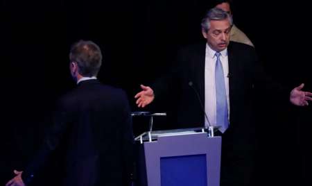 Macri y Alberto Fernández se increparon en duros términos detrás del escenario