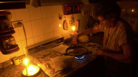 En Salta, cada vez son más las familias que piden subsidios para pagar la luz