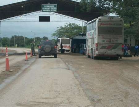 Salieron de viaje pero a mitad de camino se descompensaron: habían tragado cápsulas de cocaína