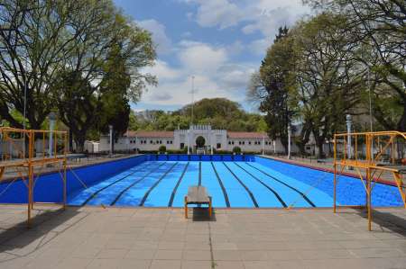 Natatorios municipales comenzarían la temporada este fin de semana