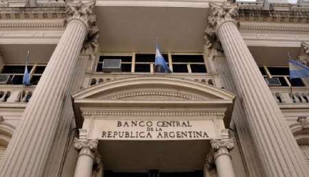 El Banco Central decidió que sólo se podrán comprar 200 dólares por mes