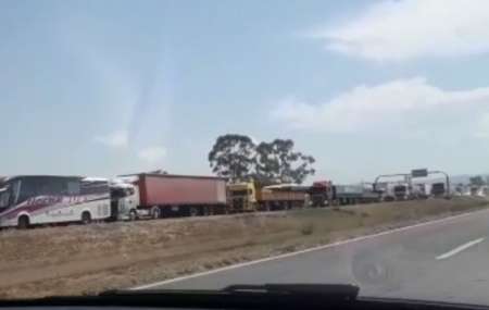 Camioneros cortan la rotonda en Güemes que conecta las rutas 34 y 9