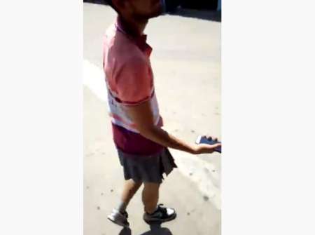 Por el calor y la prohibición del uso de shorts, alumnos varones de Güemes van de pollera a clases