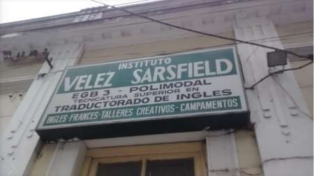 Debían cuotas y le prohibieron el ingreso al colegio: sus compañeros se burlaron