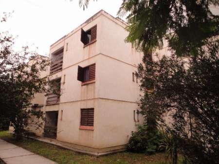 Veía televisión y “Spiderman” entró a su departamento: le robó $900 y un par de zapatillas