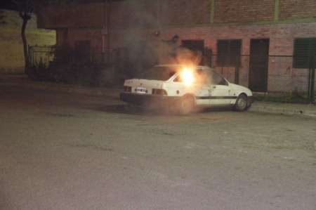 Salió de cargar gas, prendió un cigarrillo dentro del vehículo y provocó una explosión