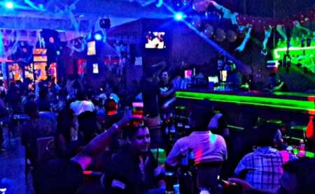 El bar con nombre de arma que atemoriza a salteños: quieren que lo cierren