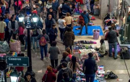 La advertencia de los manteros: no se irán del centro y las peatonales
