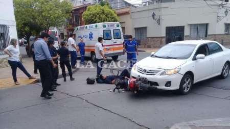 Un efectivo policial fue atropellado en el macrocentro