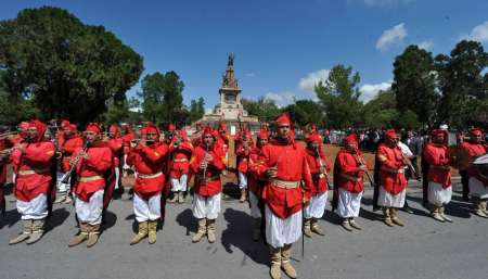 Con el tradicional desfile cívico militar y gaucho, se conmemora el 205 aniversario de la Batalla de Salta