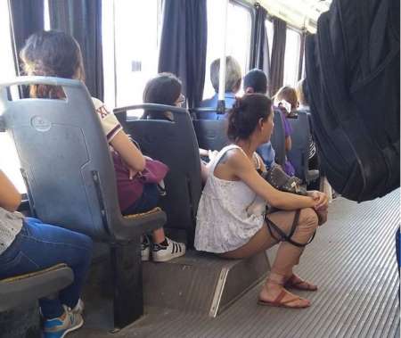 La postal arriba de un Saeta que indignó a trabajadores: "Vengan de a mil"