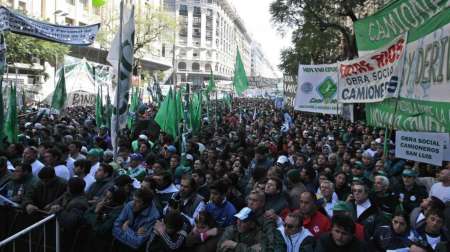 10 colectivos llenos fue el aporte de Camioneros de Salta a la marcha de Hugo Moyano