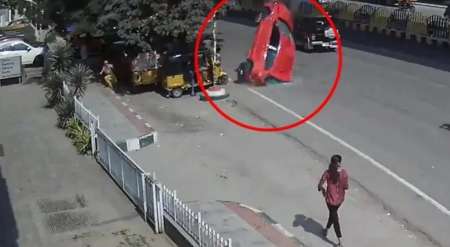 Video terrible: "pisteaba" en autopista, salió volando y aplastó a personas