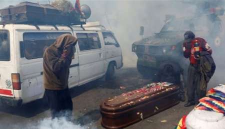 Video: Argentinos en Bolivia denuncian que están arrojando personas de helicópteros y violando a las mujeres en cuarteles