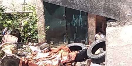 Vecinos se quejan por familia cuya casa se convirtió en basural