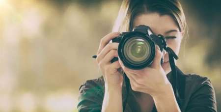 ¡Milagro! Una mujer logró sacarle una foto a sus 17 mascotas mirando a la cámara