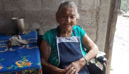 La abuela Felisa cumplió 103 años según el documento, pero tiene 110