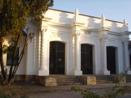 Padres denuncian excesivos montos de inscripción en escuelas públicas