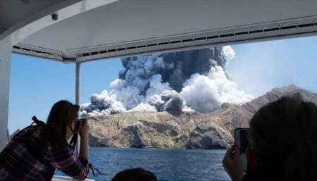Cinco turistas murieron mientras filmaban la erupción de un volcán en Nueva Zelanda