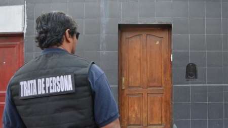 Una pareja fue detenida por la explotación sexual de mujeres