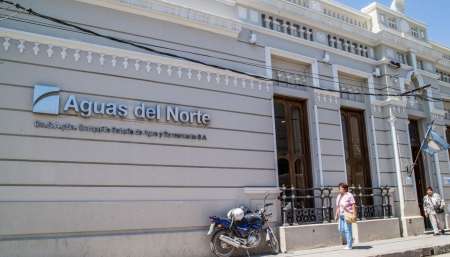 Horas antes del congelamiento, en Salta autorizaron un aumento del 35,31 % en la tarifa del agua