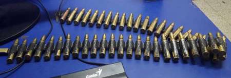 Detuvieron a un joven que portaba un cinturón con cartuchos