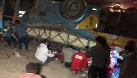 Desbarrancó un colectivo en Perú: ocho muertos