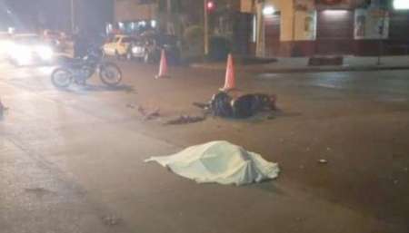 VIDEO Intentó robar, escapó de contramano y murió al chocar contra un colectivo