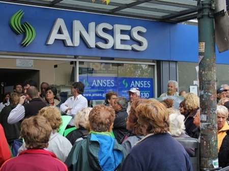 Fernández anunció un adicional de $5 mil para jubilados que cobran la mínima