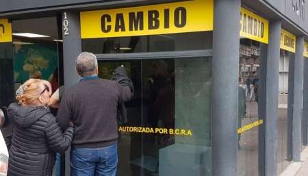 Dólar "turista": cuándo rige, cuánto cuesta y quién lo paga