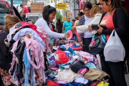 Manteros aseguran que hay más vendedores en las calles de Salta capital