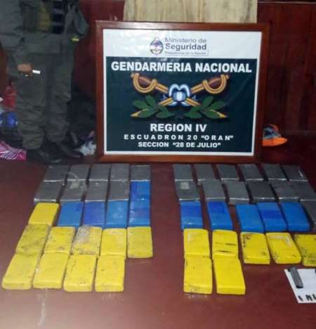 Bagayeros cruzaron a Salta con más de 50 kilos de cocaína, los dejaron tirados y se fugaron