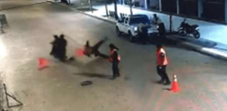 Buenos Aires: Un policía fue atropellado por un motociclista