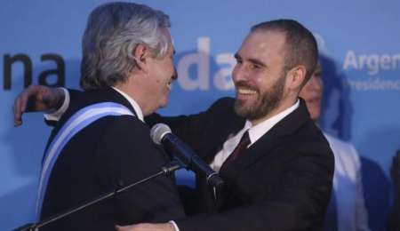 El Gobierno escucha propuestas para reestructurar la deuda internacional