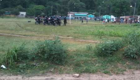 Estaba en su casa, escuchó disparos, salió a ver qué pasaba y le dieron un balazo