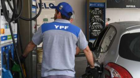 YPF suspendió hoy el aumento en sus combustibles del 5% previsto para mañana