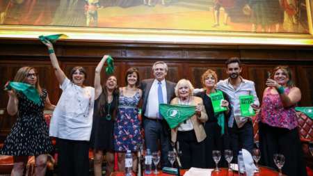 Ley del Aborto: Fernández prepara el proyecto y se espera su aprobación