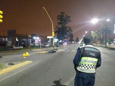 Motociclista murió tras chocar contra un semáforo en Av. Paraguay