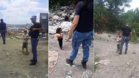 Niños que viven en un basural recibieron juguetes de la policía
