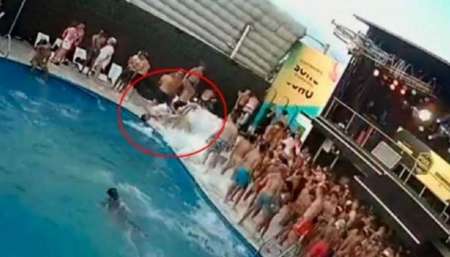 VIDEO Un joven se golpeó la cabeza en una pileta durante una fiesta y quedó en coma