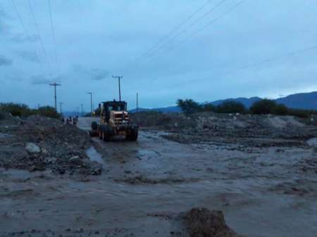 Temporal: Máquinas trabajan para despejar tres cortes totales sobre RN 40