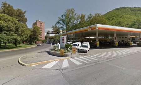 Atacó a machetazos a un hombre, en una estación de servicio