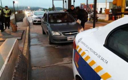 Arde la guerra de remiseros truchos de Salta y Jujuy: amenazas, golpes y tensión