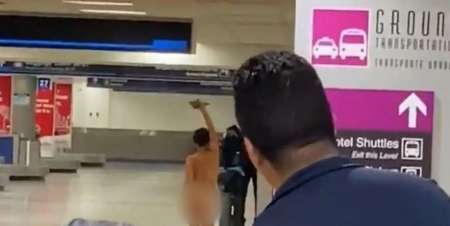 Video desopilante: se paseó desnuda en pleno hall del aeropuerto de Miami