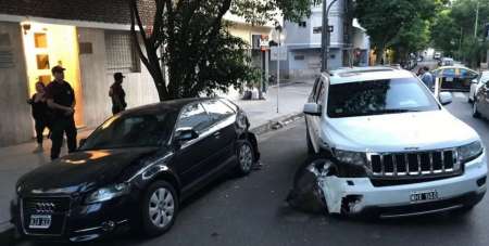 Belgrano:  Manejaba una camioneta borracho y chocó a tres autos estacionados