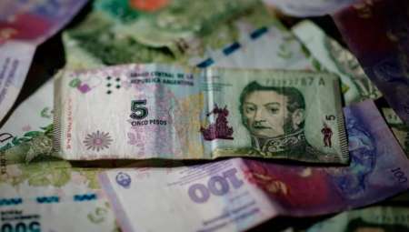 Un supermercado en Salta se "pasó de vivo" con los billetes de $5 y fue castigado