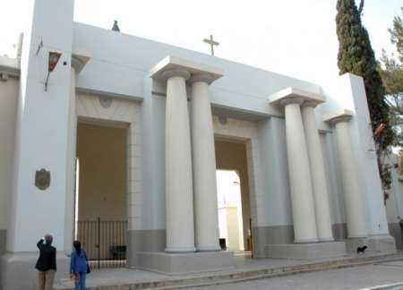 Este miércoles no abrirán los cementerios municipales por tareas de fumigación