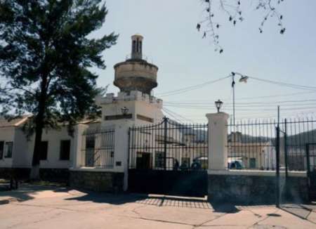 Investigan las causas por la muerte de un interno en el penal de Villa Las Rosas