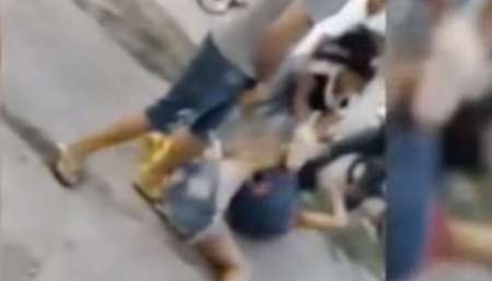 Chicas violentas: Feroz agresión de dos hermanas a otra joven