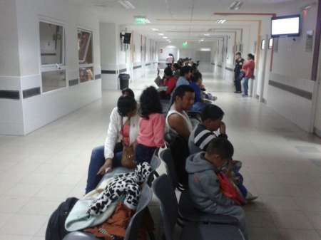 Buscan regular el acceso de extranjeros a salud y educación